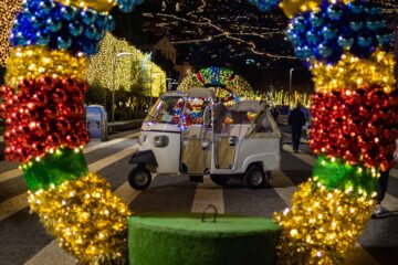 tuk-tuk-madeira-island-xmas-lights-00