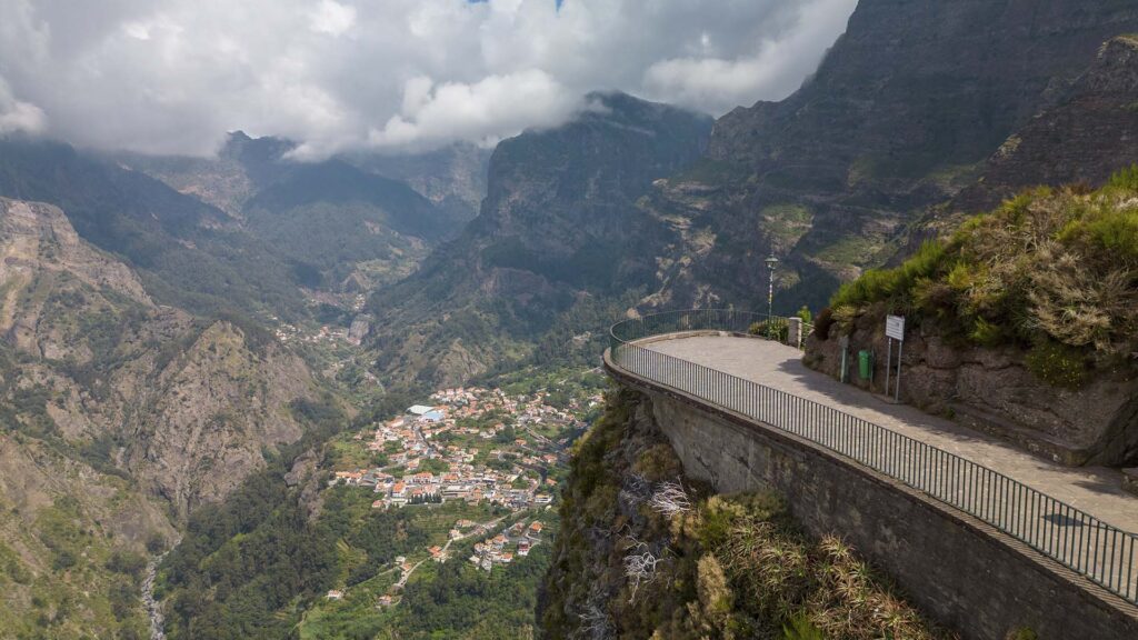 eira-do-serrado-nuns-valley-viewpoint-funchal-madeira-tuk-tuk-1